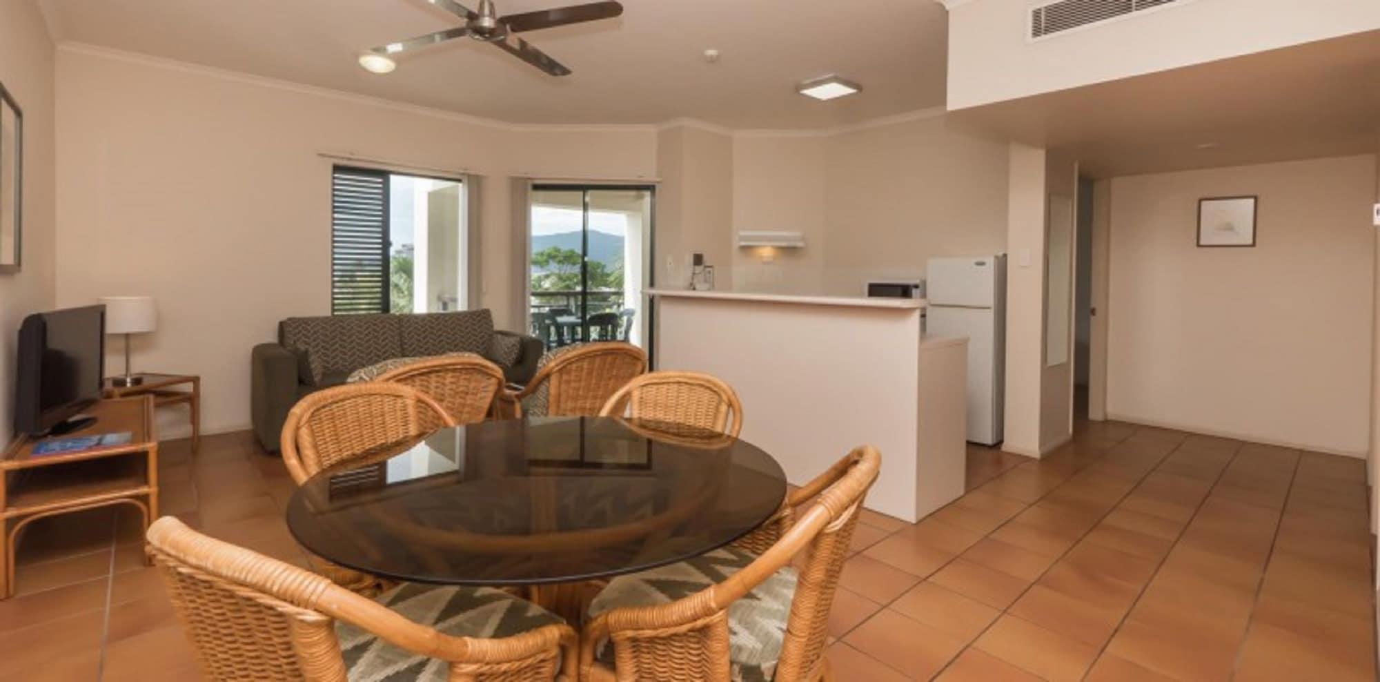 Tropic Towers Apartments Кернс Екстер'єр фото