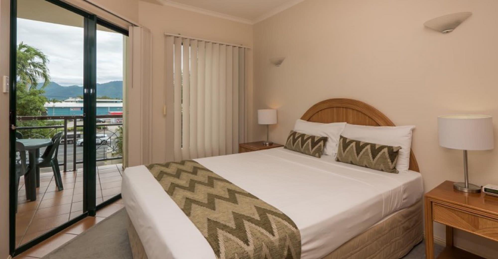 Tropic Towers Apartments Кернс Екстер'єр фото