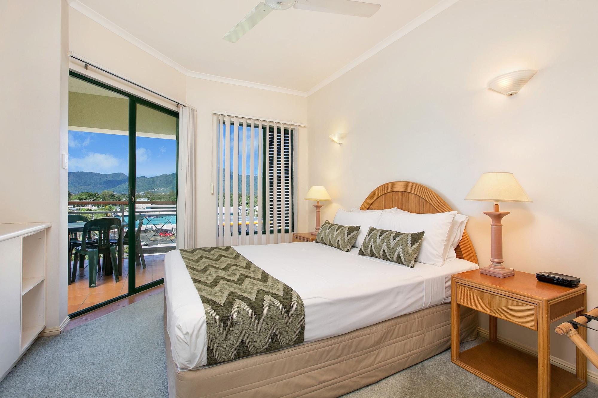 Tropic Towers Apartments Кернс Екстер'єр фото